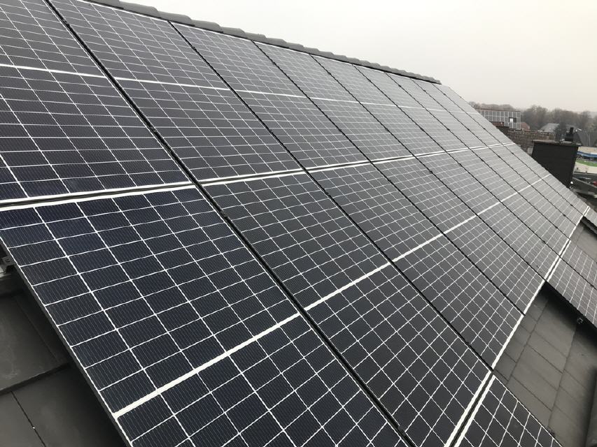 Flachdach-Photovoltaikanlage  mit Südaufständerung