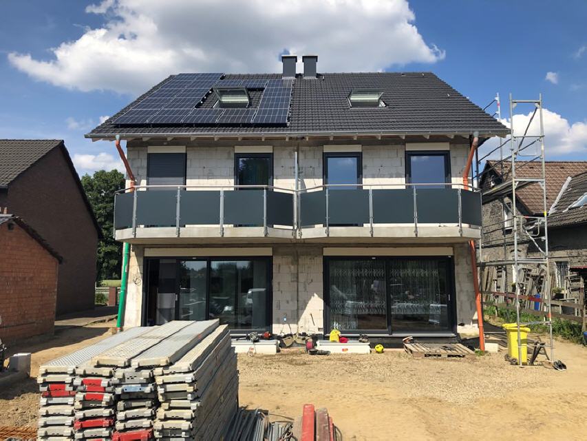 Photovoltaik-Suedausrichtung-Flachdach-Dortmund
